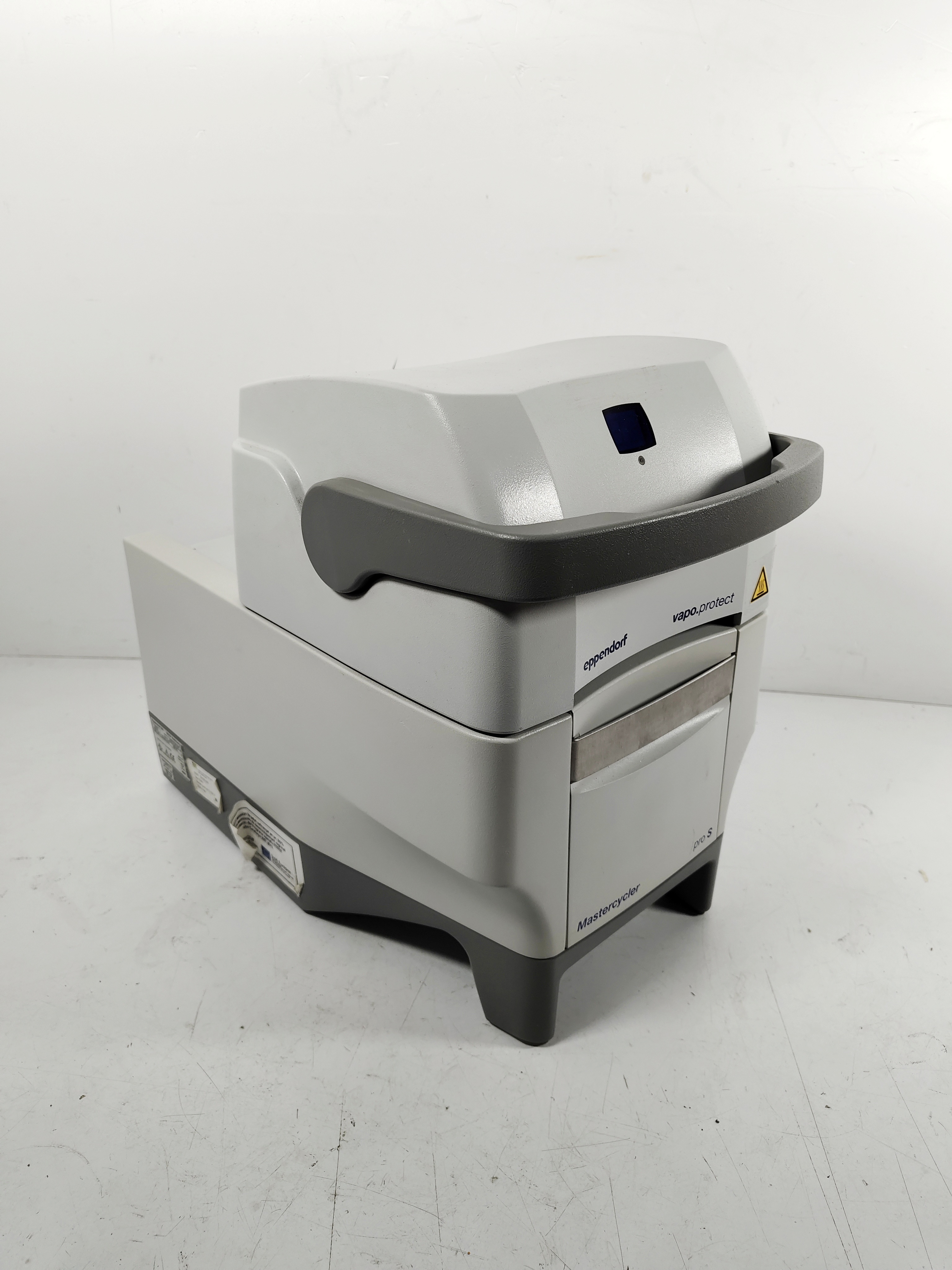 aparato laboratorio cientifico termociclador adn plastico 37-41x25.5x40.5 1u